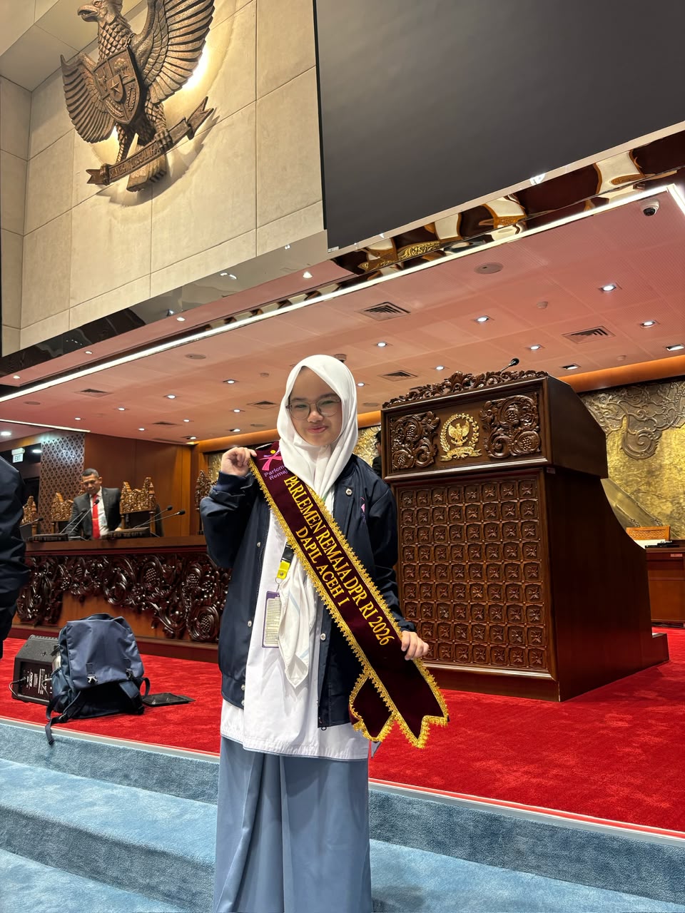 Nazla dengan selempang Parlemen Remaja DPR RI 2026